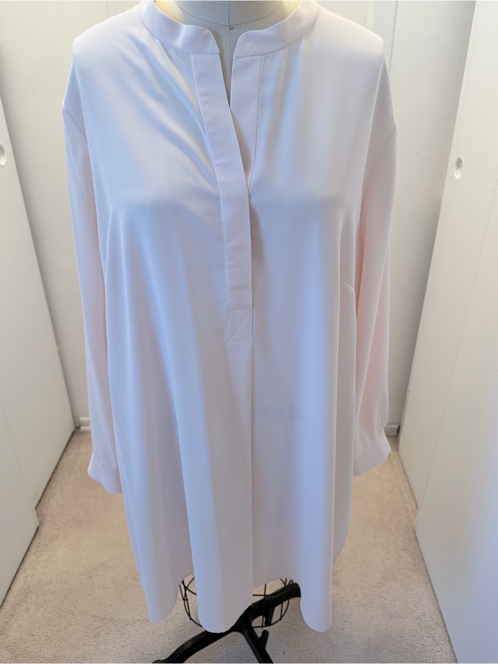 Anne Klein Plus 3X Cream Hidden Placket Pullover Longline Tunic Blouse Split